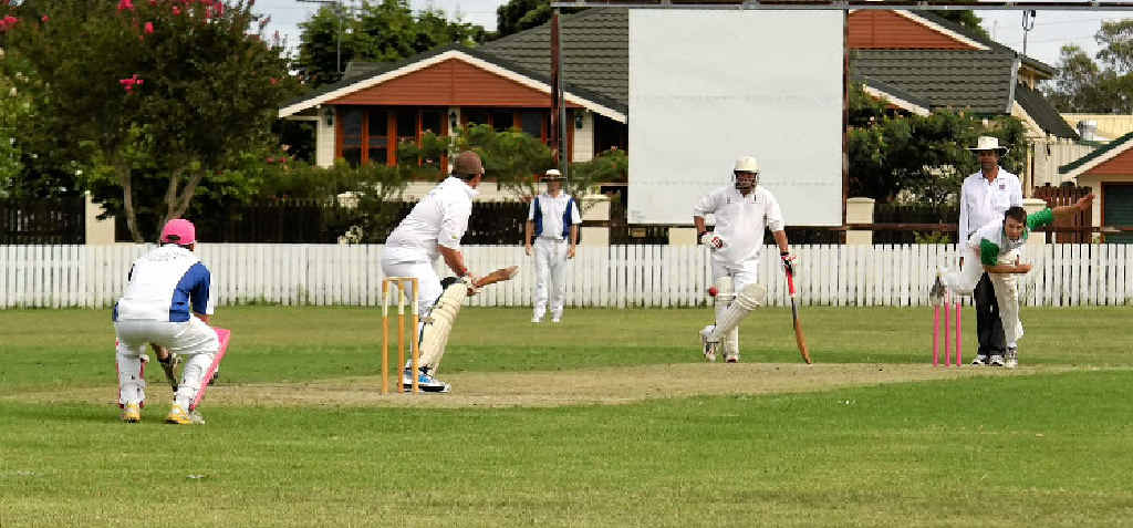 Jeremy Ralph (Inglewood) faces up to Andrew Ryan (Maryvale) in last season’s finals series. The top-two teams will meet in round one of Warwick cricket tomorrow.